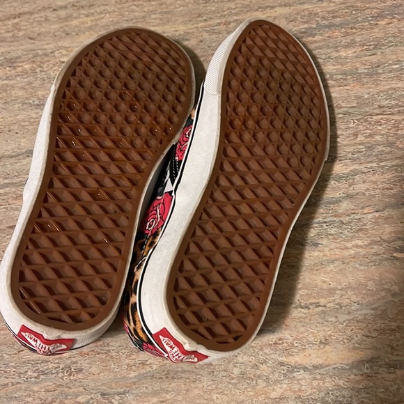 Vans Classic Slip-On Rose Animal Checkerboard True White Size~ 7 W /5.5 M - Picture 6 of 10
